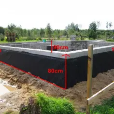 Jak zabezpieczyć fundamenty na zimę, aby uniknąć kosztownych uszkodzeń