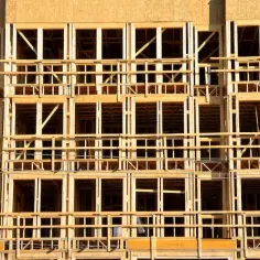 Co ile strzemiona na fundament? Kluczowe zasady i normy budowlane