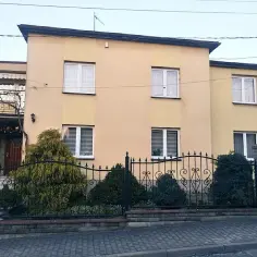 Jak odnowić elewację starego domu i uniknąć kosztownych błędów